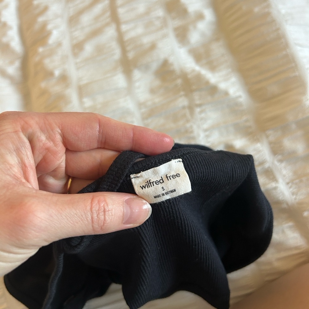 Aritzia Wilfred Black Top - Picture 3 of 3